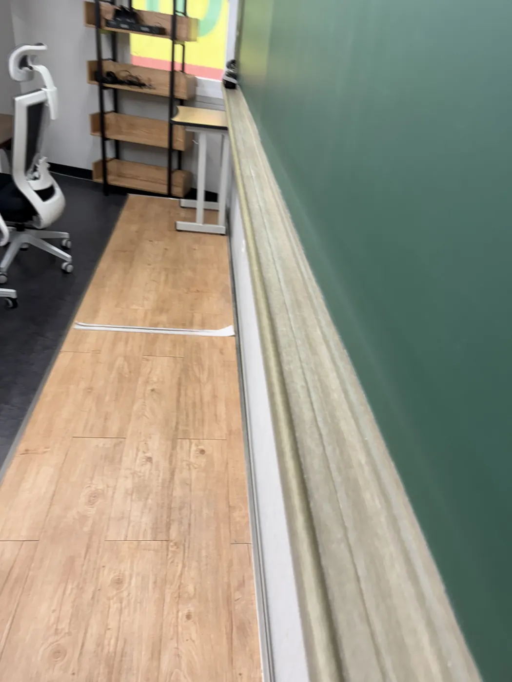 좌석 사이 바닥 — 경기북부 학원청소 현장