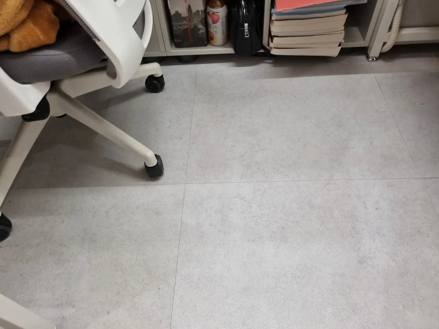 좌석 사이 바닥 — 녹양동 학원청소 현장