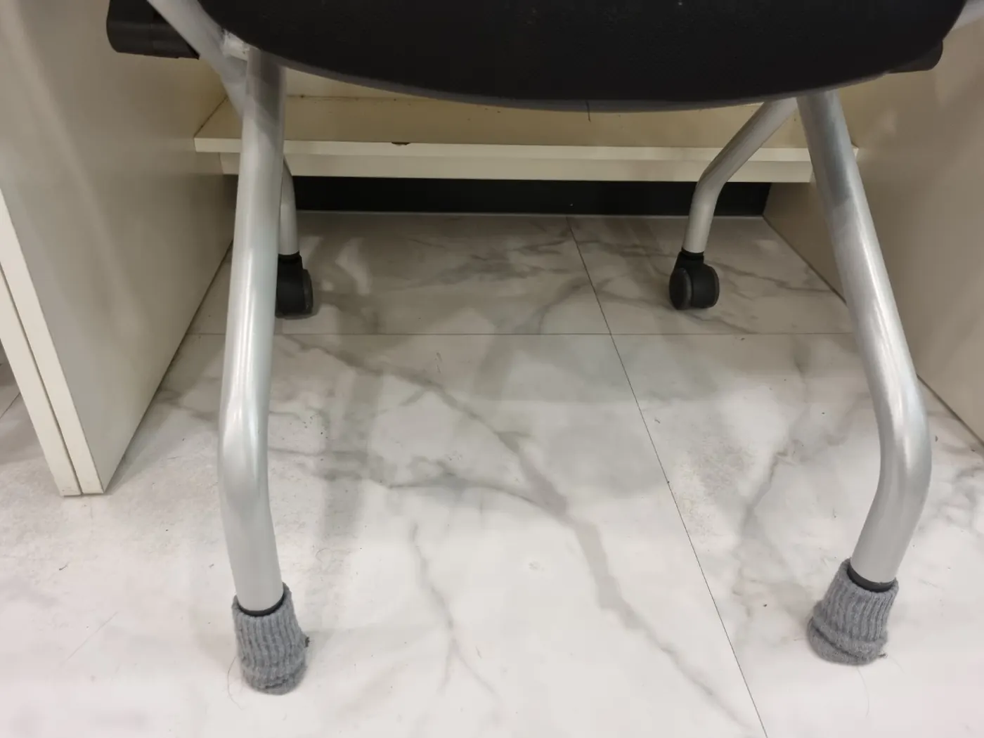 포천시 학원청소 시공 현장 — 복도 바닥 관리