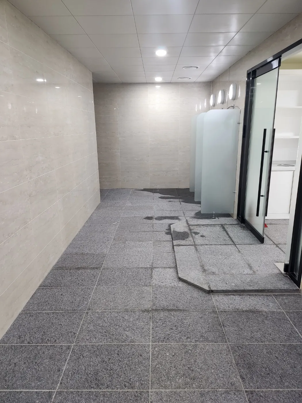 바닥 세정 — 설악면 목욕탕청소 현장