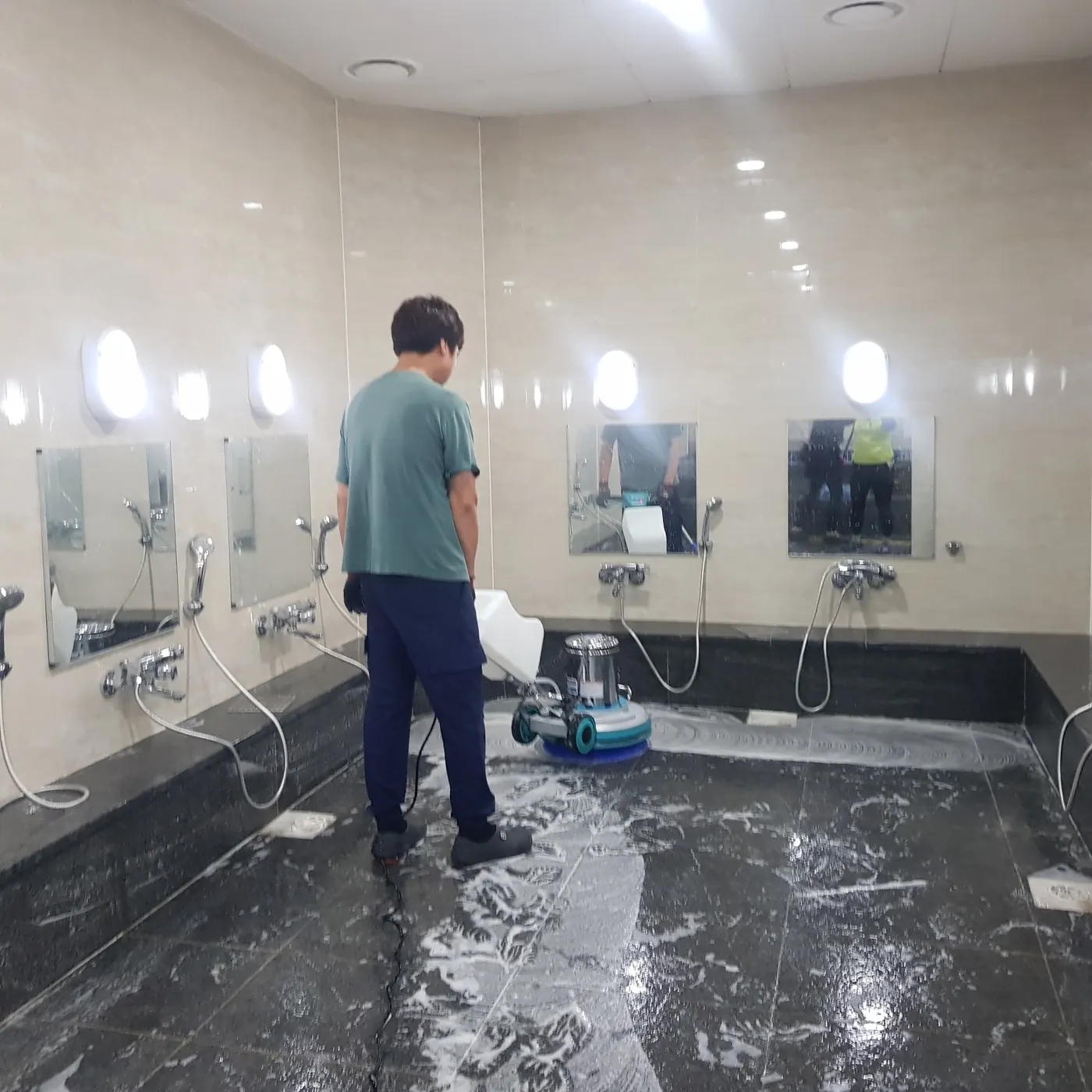 고압 세척 — 남양주시 목욕탕청소 현장