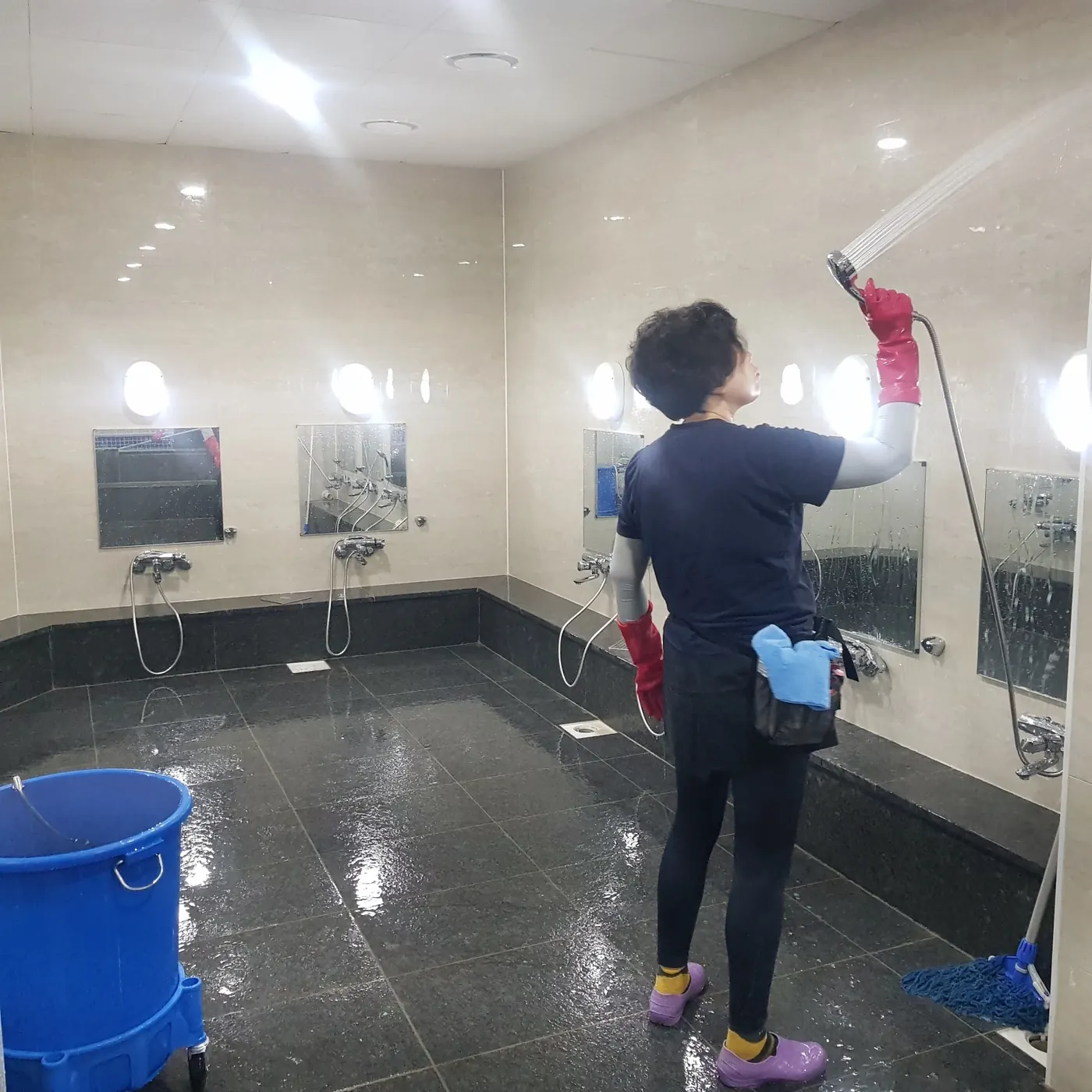 고압 세척 — 상면 목욕탕청소 현장