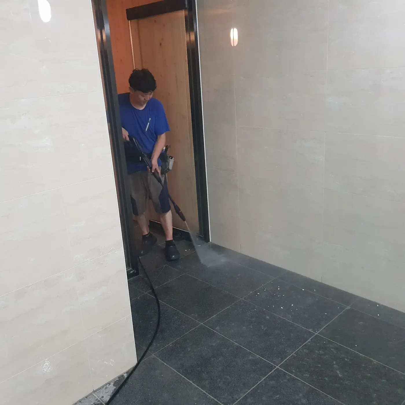 기계 세정 작업 — 구리시 목욕탕청소 현장