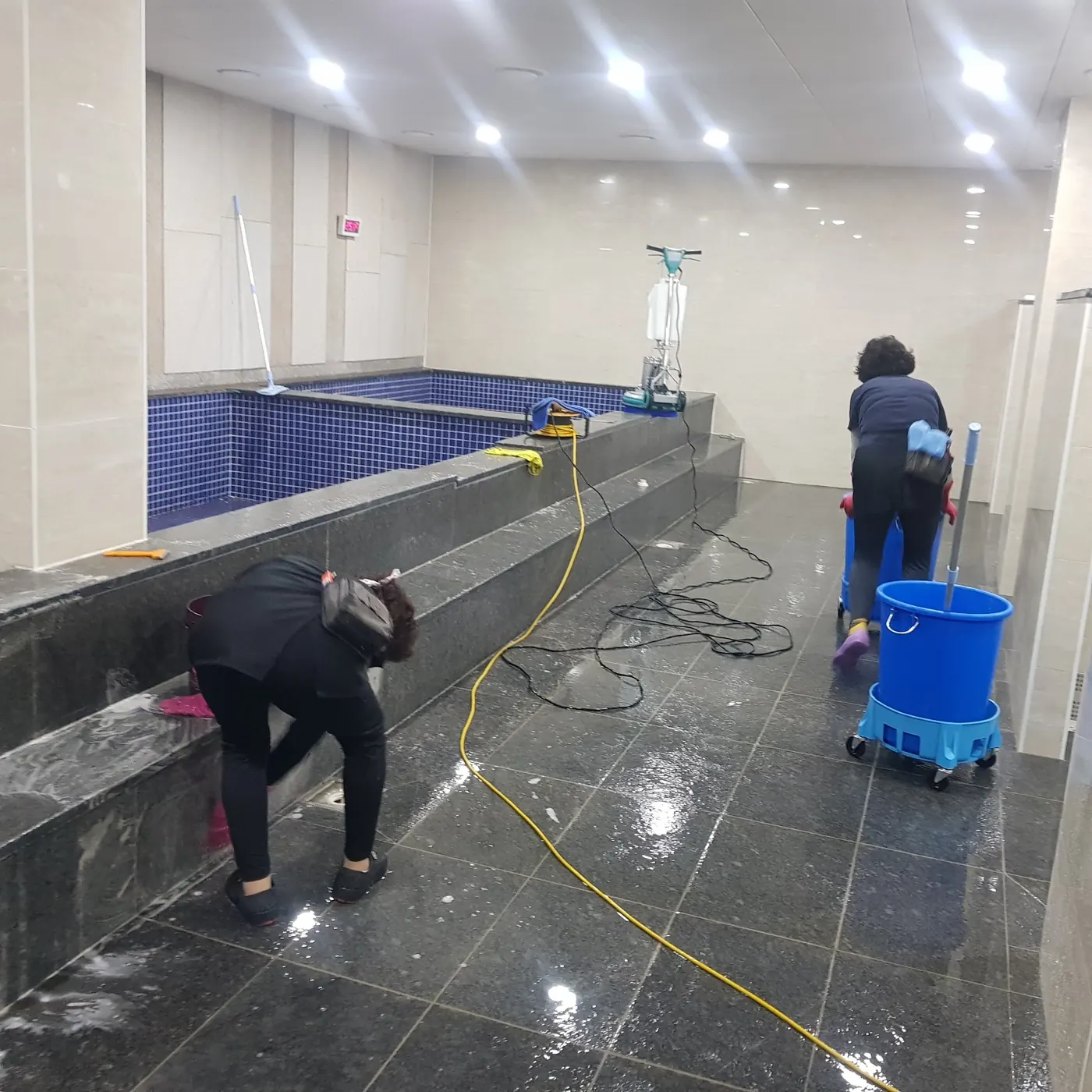 이패동 목욕탕청소 시공 현장 — 욕조 관리