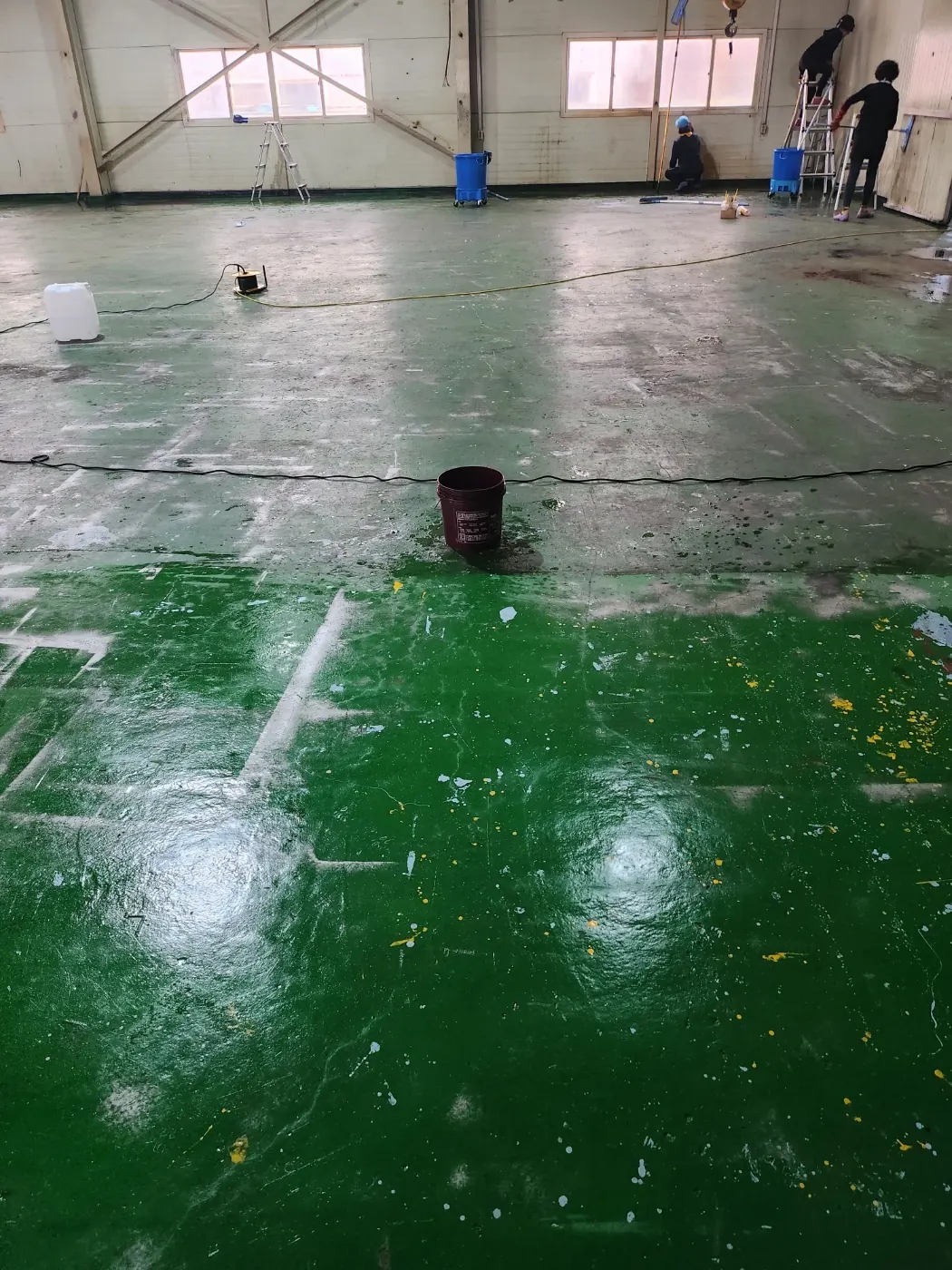 북한동 공장청소 시공 현장 — 에폭시 바닥 세정