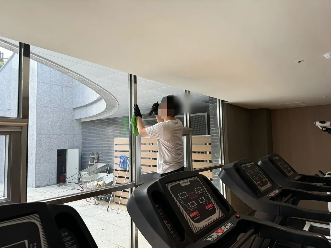 세정 진행 — 구리시 헬스장청소 현장