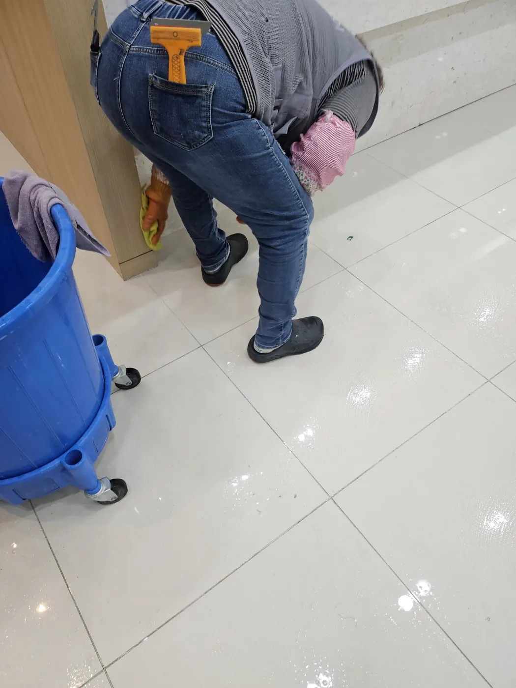세정 진행 — 문발동 병원청소 현장