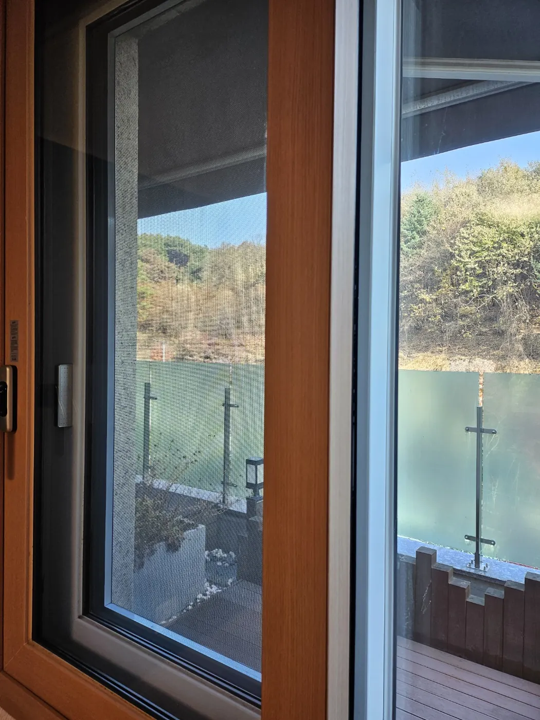 창틀 레일 청소 — 고양 일산서구 입주청소 현장