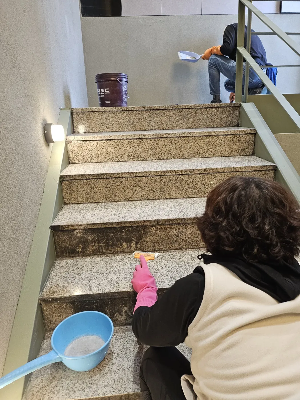 창호 마감 확인 — 광적면 준공청소 현장
