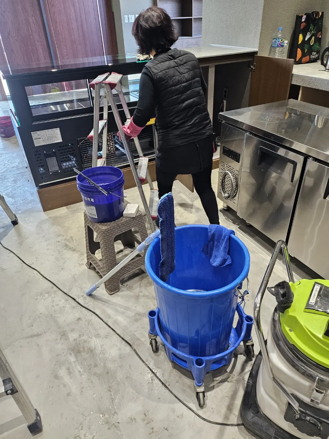 세정 진행 — 동두천시 준공청소 현장