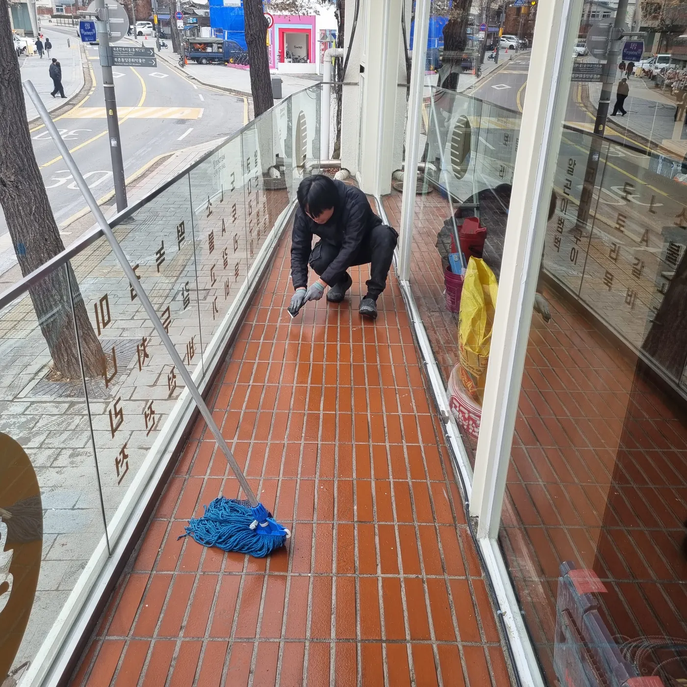 가평군 식당청소 시공 현장 — 바닥 마감 상태