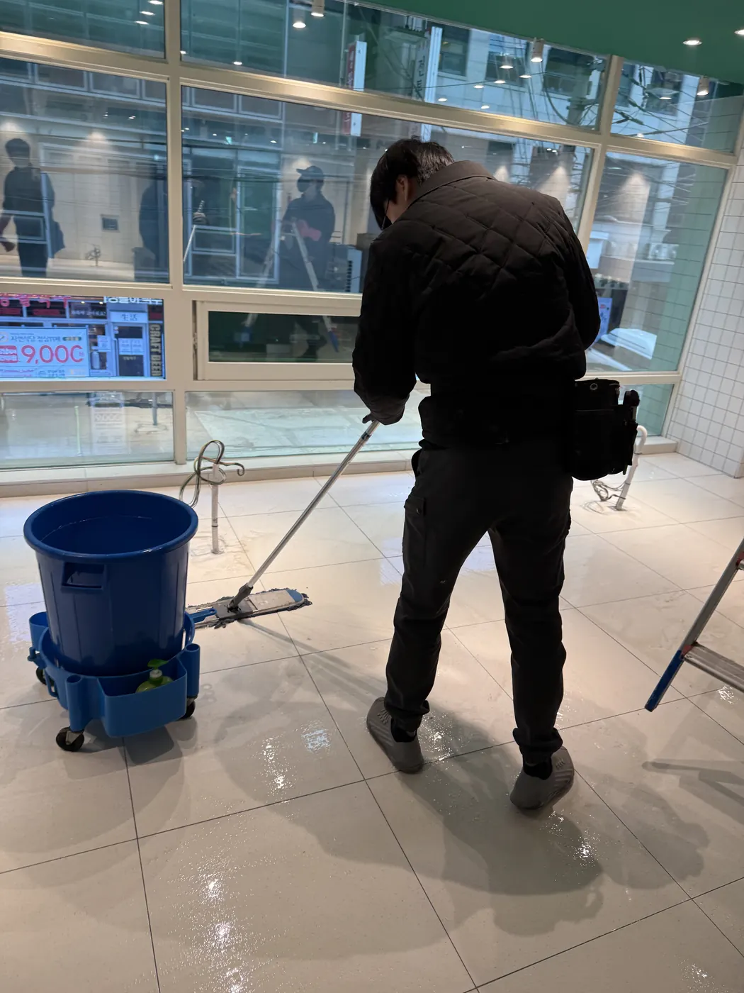 구산동 식당청소 시공 현장 — 바닥 마감 상태