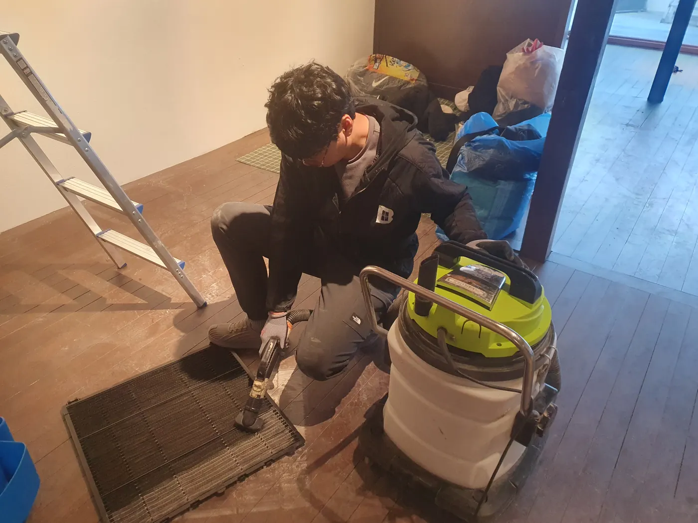 작업 진행 — 주엽동 식당청소 현장