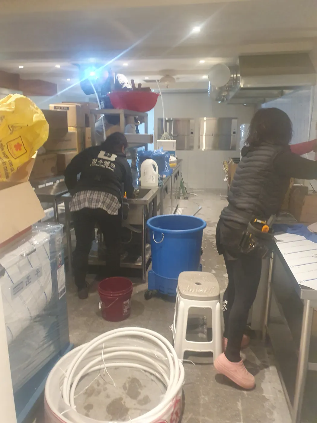 작업 진행 — 설악면 식당청소 현장