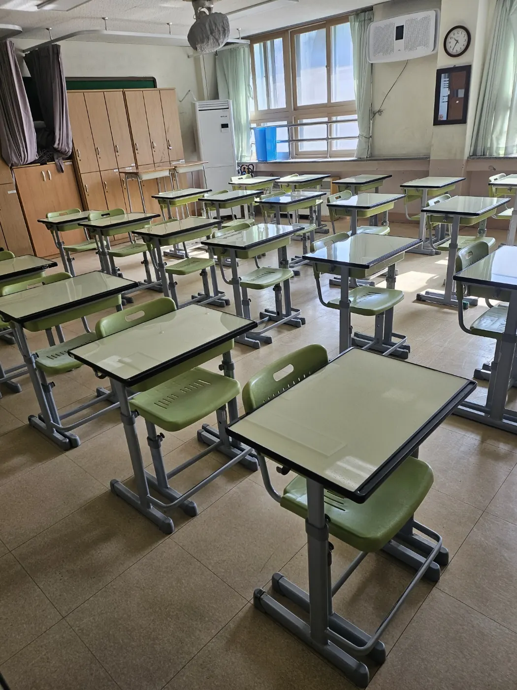 구리시 학교청소 시공 현장 — 교실 정리