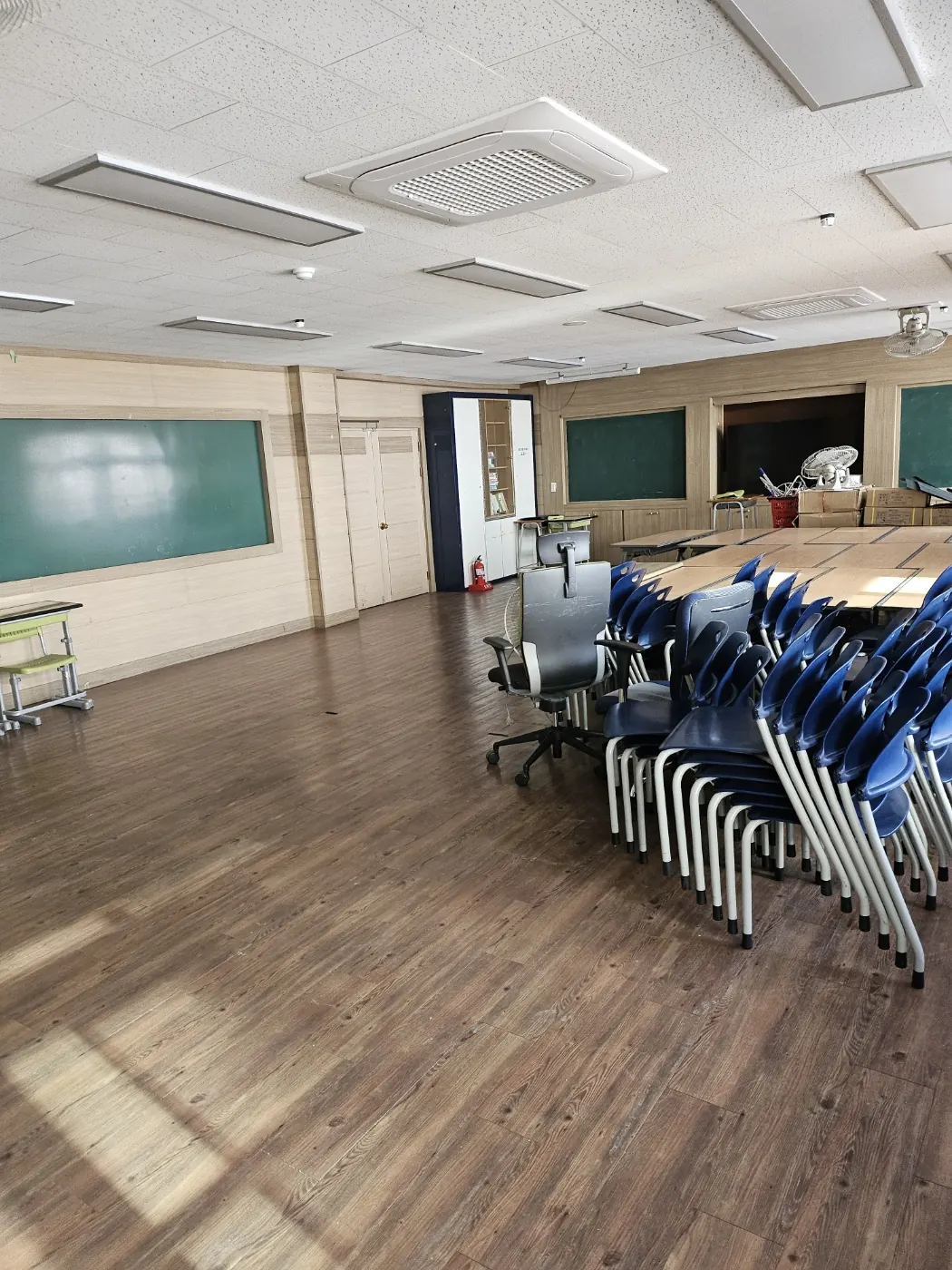가평읍 학교청소 시공 현장 — 교실 정리