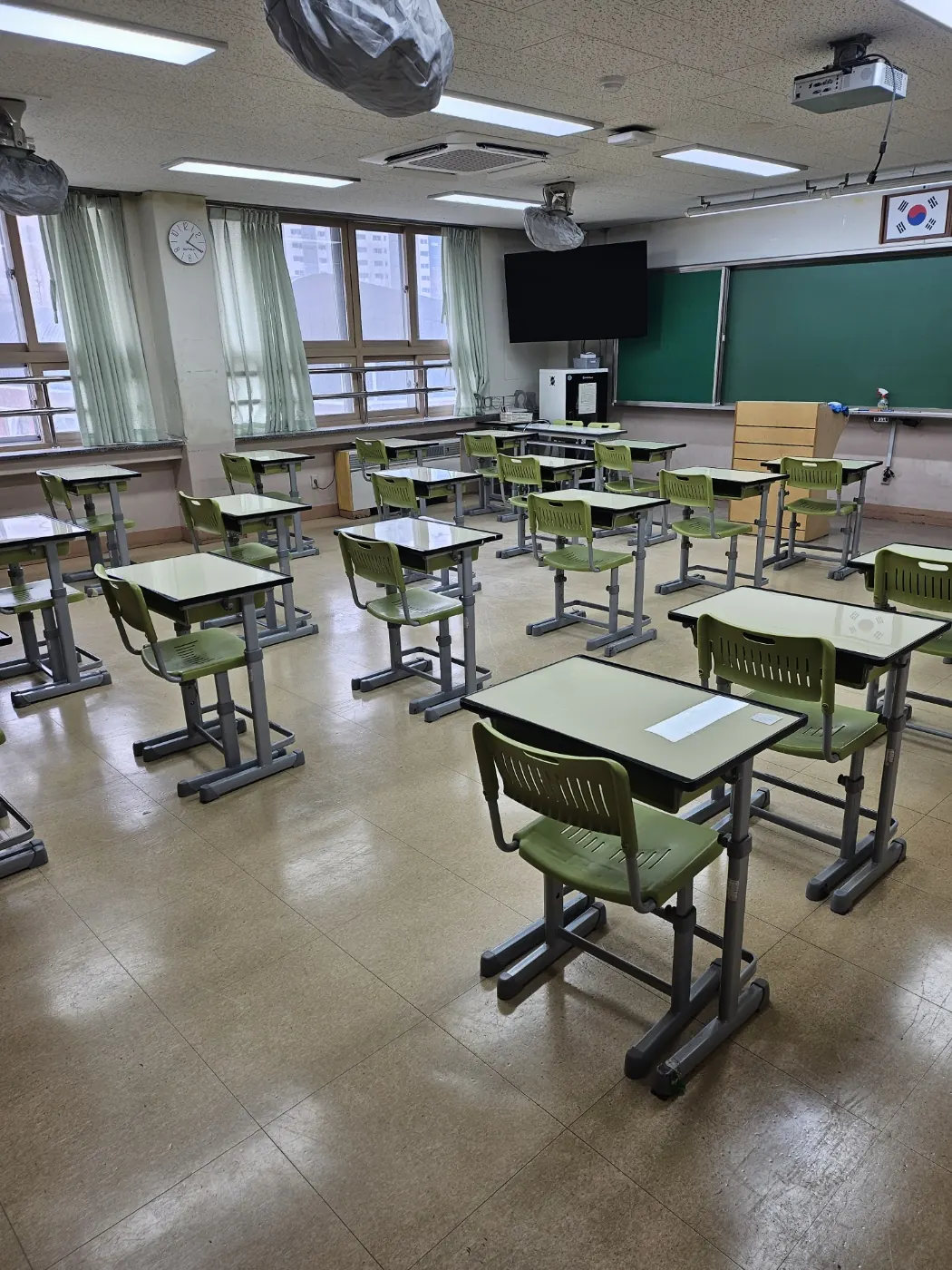 동패동 학교청소 시공 현장 — 교실 정리