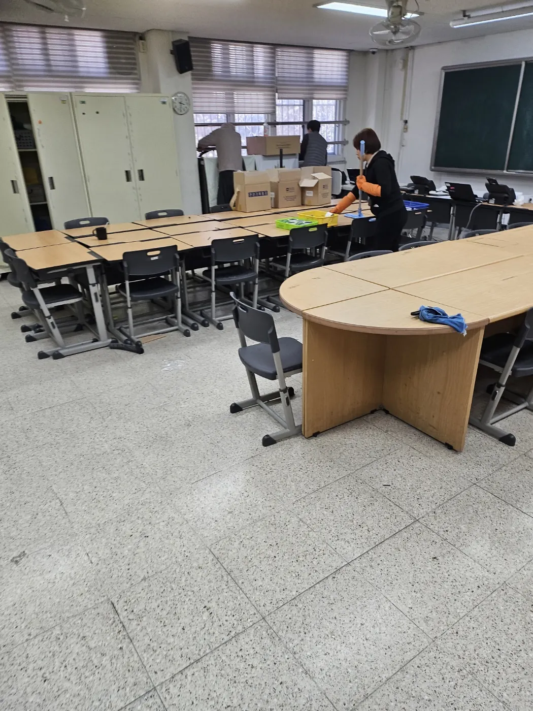 파평면 학교청소 시공 현장 — 교실 정리