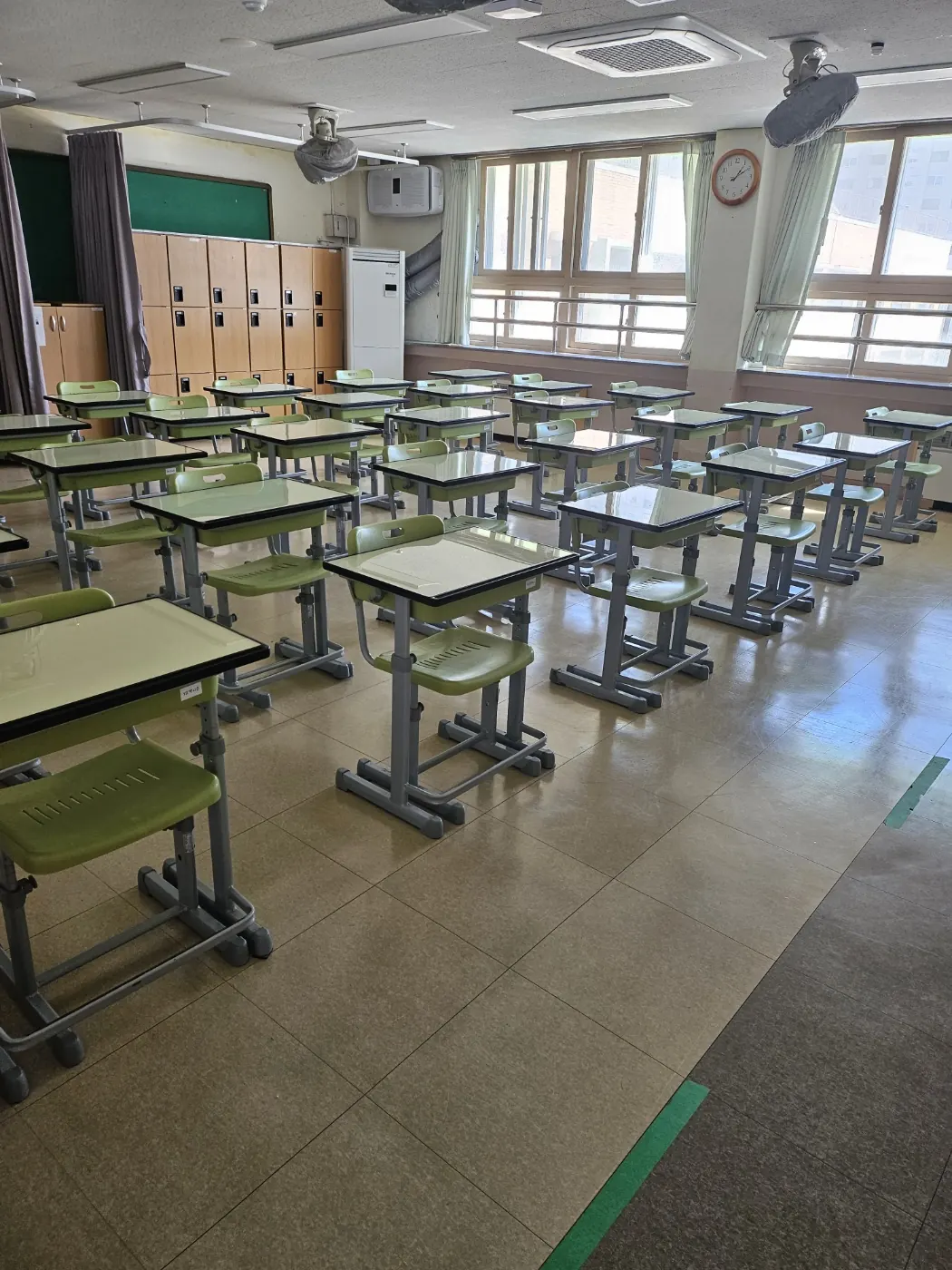 동두천시 학교청소 시공 현장 — 교실 마감