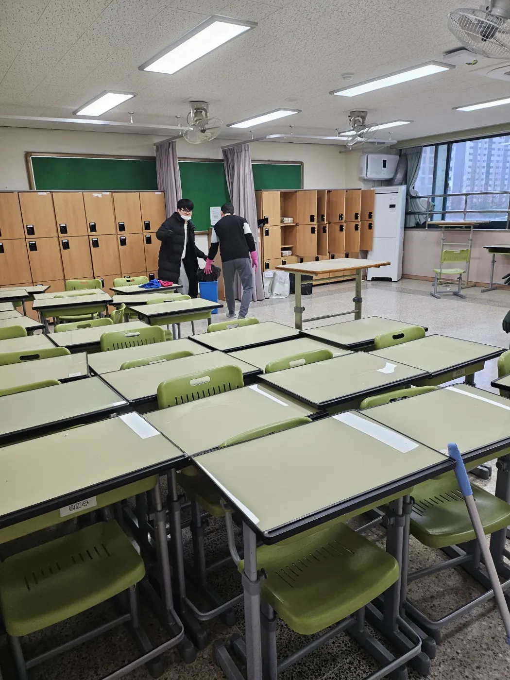 전곡읍 학교청소 시공 현장 — 교실 마감