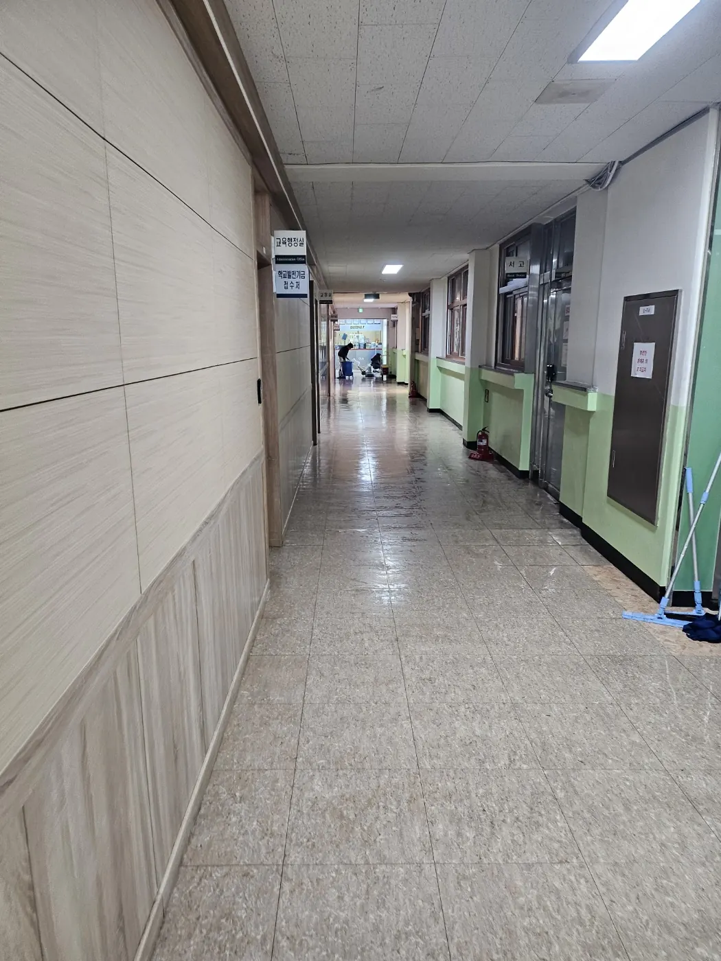 남양주시 학교청소 시공 현장 — 통로 정리
