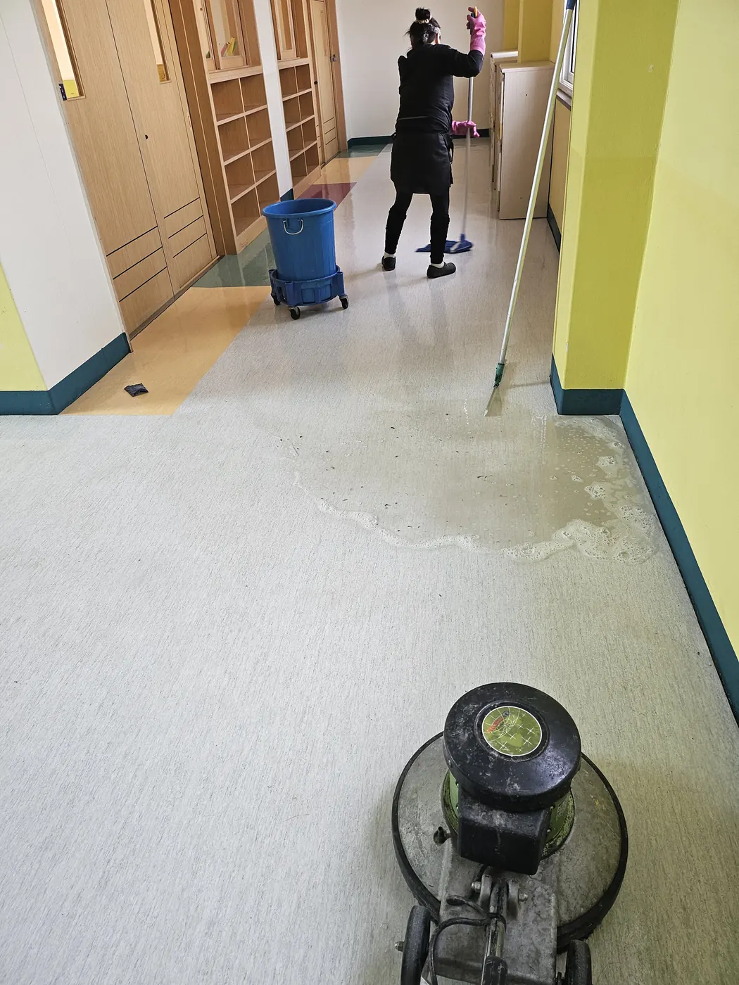 바닥 기계 세정 — 고양 일산서구 학교청소 현장