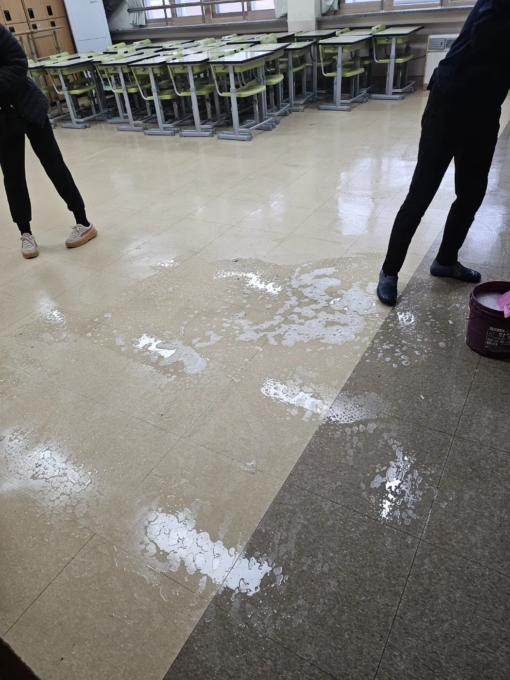 바닥 물걸레 마감 — 남양주시 학교청소 현장