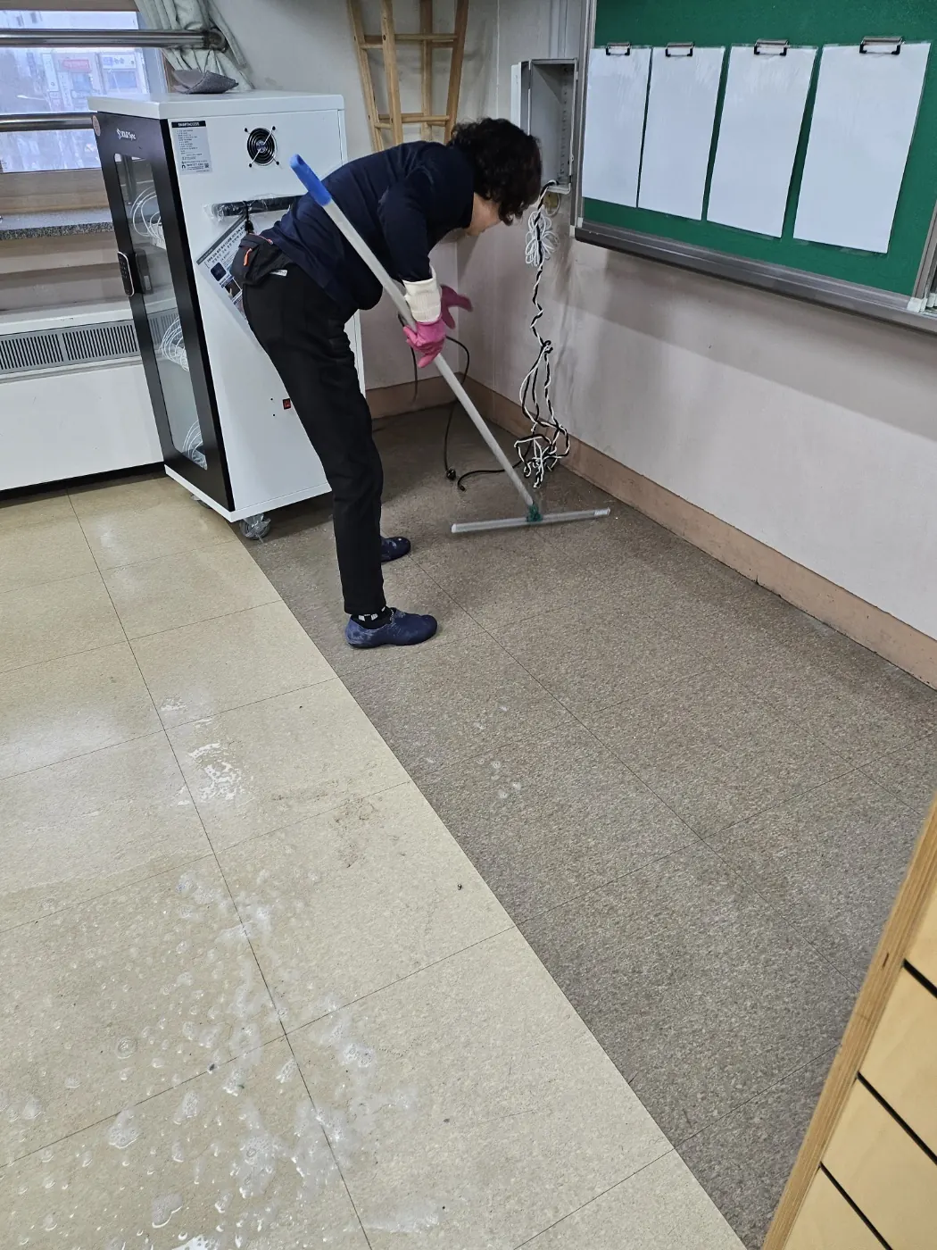 세정 진행 — 파주시 학교청소 현장