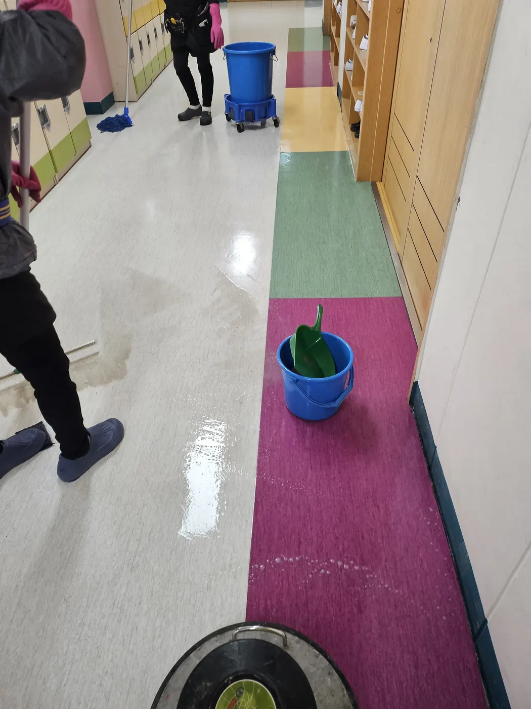 바닥 물걸레 마감 — 전곡읍 학교청소 현장